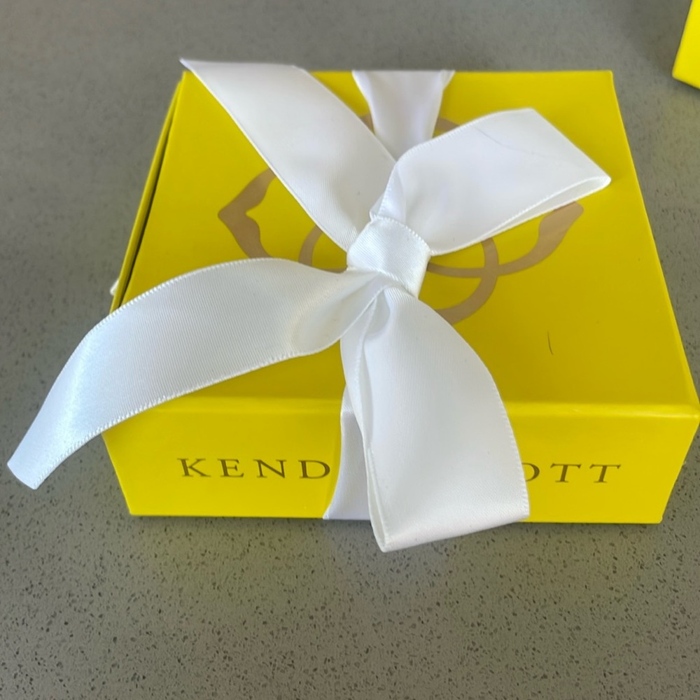 Kendra Scott bracelet